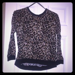Leopard sweater with shoulder studs decor